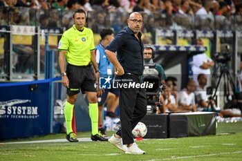 2024-08-12 - Antonio Calabro Mister of Carrarese Calcio 1908 - CAGLIARI CALCIO VS CARRARESE CALCIO - ITALIAN CUP - SOCCER