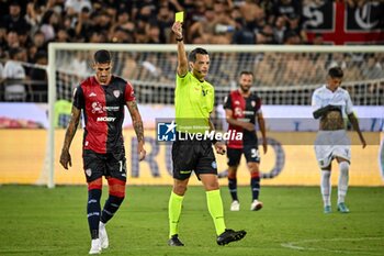 2024-08-12 - Alessandro Deiola of Cagliari Calcio, Ivano Pezzuto, Arbitro, Referee - CAGLIARI CALCIO VS CARRARESE CALCIO - ITALIAN CUP - SOCCER