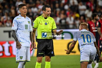 2024-08-12 - Ivano Pezzuto, Arbitro, Referee, Giuseppe Panico of Carrarese Calcio 1908 - CAGLIARI CALCIO VS CARRARESE CALCIO - ITALIAN CUP - SOCCER