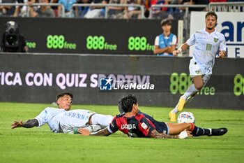 2024-08-12 - Julian Illanes of Carrarese Calcio 1908, Gianluca Lapadula of Cagliari Calcio - CAGLIARI CALCIO VS CARRARESE CALCIO - ITALIAN CUP - SOCCER