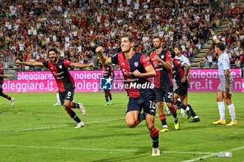 2024-08-12 - Matteo Prati of Cagliari Calcio, Esultanza, Joy After scoring goal, - CAGLIARI CALCIO VS CARRARESE CALCIO - ITALIAN CUP - SOCCER