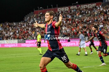 2024-08-12 - Matteo Prati of Cagliari Calcio, Esultanza, Joy After scoring goal, - CAGLIARI CALCIO VS CARRARESE CALCIO - ITALIAN CUP - SOCCER