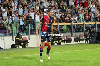 2024-08-12 - Matteo Prati of Cagliari Calcio, Esultanza, Joy After scoring goal, - CAGLIARI CALCIO VS CARRARESE CALCIO - ITALIAN CUP - SOCCER