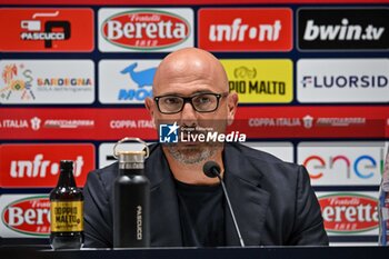 2024-08-12 - Antonio Calabro Mister of Carrarese Calcio 1908, Conferenza Stampa - CAGLIARI CALCIO VS CARRARESE CALCIO - ITALIAN CUP - SOCCER