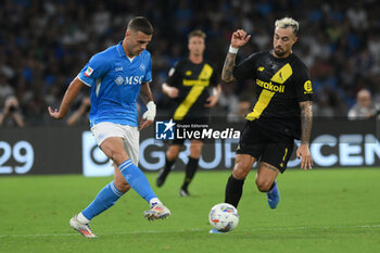 2024-08-10 - Edoardo Duca of Modena FC competes for the ball withLeonardo Spinazzola of SSC Napoli during the Soccer Italian Cup Freccia Rossa between SSC Napoli vs Modena FC at Diego Armando Maradona Stadium - SSC NAPOLI VS MODENA FC - ITALIAN CUP - SOCCER