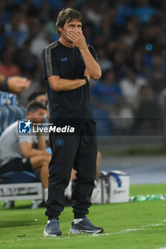 2024-08-10 - Antonio Conte of SSC Napoli lies down injured during the Soccer Italian Cup Freccia Rossa between SSC Napoli vs Modena FC at Diego Armando Maradona Stadium - SSC NAPOLI VS MODENA FC - ITALIAN CUP - SOCCER