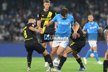 2024-08-10 - Khvicha Kvaratskhelia of SSC Napoli competes for the ball with Simone Santoro of Modena FC during the Soccer Italian Cup Freccia Rossa between SSC Napoli vs Modena FC at Diego Armando Maradona Stadium - SSC NAPOLI VS MODENA FC - ITALIAN CUP - SOCCER