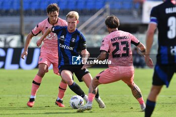 2024-09-25 - Malthe Hojholt (Pisa) thwarted by Mirko Antonucci (Cesena) - PISA VS CESENA - ITALIAN CUP - SOCCER