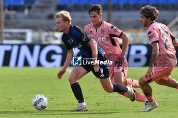 2024-09-25 - Malthe Hojholt (Pisa) thwarted by Matteo Francesconi (Cesena) - PISA VS CESENA - ITALIAN CUP - SOCCER