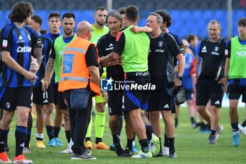 2024-09-25 - Head coach of Pisa Filippo Inzaghi and Antonio Caracciolo (Pisa) at the end of the match - PISA VS CESENA - ITALIAN CUP - SOCCER