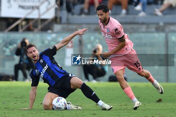 2024-09-25 - Andrea Ciofi (Cesena) thwarted by Oliver Abildgaard Nielsen (Pisa) - PISA VS CESENA - ITALIAN CUP - SOCCER