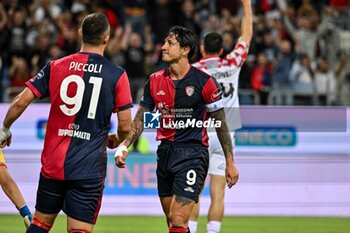 2024-09-24 - Gianluca Lapadula of Cagliari Calcio, Esultanza, Joy After scoring goal, - CAGLIARI VS CREMONESE - ITALIAN CUP - SOCCER