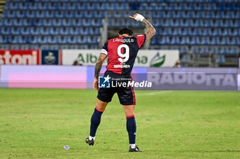 2024-09-24 - Gianluca Lapadula of Cagliari Calcio, Esultanza, Joy After scoring goal, - CAGLIARI VS CREMONESE - ITALIAN CUP - SOCCER