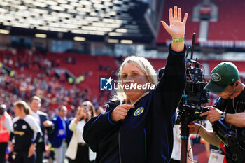 2024-05-18 - Emma Hayes, Chelsea Manager celebrates the championship title after the FA Women's Super League, English championship football match between Manchester United and Chelsea on 18 May 2024 at Old Trafford in Manchester, England - FOOTBALL - WOMEN'S ENGLISH CHAMP - MANCHESTER UNITED V CHELSEA - ENGLISH FA WOMEN'S SUPER LEAGUE - SOCCER