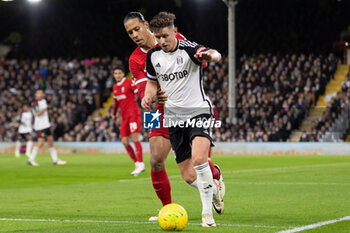 2024-01-24 - Liverpool defender Virgil van Dijk (4) battles with Fulham midfielder Tom Cairney (10) during the English League Cup, EFL Cup, semi-final second leg football match between Fulham and Liverpool on 24 January 2024 at Craven Cottage in London, England - FOOTBALL - ENGLISH LEAGUE CUP - FULHAM V LIVERPOOL - ENGLISH LEAGUE CUP - SOCCER