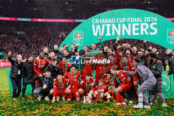 2024-02-25 - Liverpool players celebrate after winning the English League Cup, EFL Cup, Carabao Cup, Final football match between Chelsea and Liverpool on 25 February 2024 at Wembley Stadium in London, England - FOOTBALL - ENGLISH LEAGUE CUP - FINAL - CHELSEA V LIVERPOOL - ENGLISH LEAGUE CUP - SOCCER