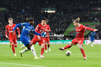 2024-02-25 - Noni Madueke (11) of Chelsea crosses the ball during the English League Cup, EFL Cup, Carabao Cup, Final football match between Chelsea and Liverpool on 25 February 2024 at Wembley Stadium in London, England - FOOTBALL - ENGLISH LEAGUE CUP - FINAL - CHELSEA V LIVERPOOL - ENGLISH LEAGUE CUP - SOCCER