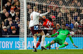 2024-02-27 - Erling Haaland (9) of Manchester City scores a goal 0-2 during the English FA Cup, 5th round football match between Luton Town and Manchester City on 27 February 2024 at Kenilworth Road in Luton, England - FOOTBALL - ENGLISH CUP - LUTON TOWN V MANCHESTER CITY - ENGLISH LEAGUE CUP - SOCCER