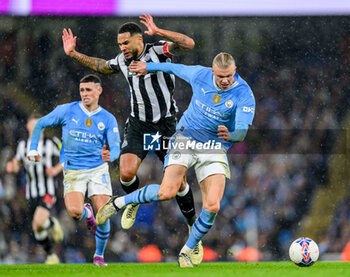 2024-03-16 - Erling Haaland of Manchester City and Jamaal Lascelles of Newcastle during the English FA Cup, quarter final football match between Manchester City and Newcastle United on 16 March 2024 at the Etihad Stadium in Manchester, England - FOOTBALL - ENGLISH CUP - MANCHESTER CITY V NEWCASTLE - ENGLISH LEAGUE CUP - SOCCER