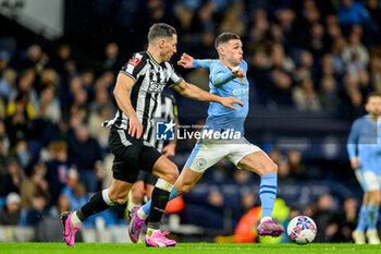 2024-03-16 - Phil Foden of Manchester City holds off Fabian Schar of Newcastle Utd during the English FA Cup, quarter final football match between Manchester City and Newcastle United on 16 March 2024 at the Etihad Stadium in Manchester, England - FOOTBALL - ENGLISH CUP - MANCHESTER CITY V NEWCASTLE - ENGLISH LEAGUE CUP - SOCCER