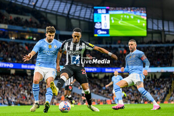 2024-03-16 - Joe Willock of Newcastle Utd shields the ball from Ruben Dias of Manchester City during the English FA Cup, quarter final football match between Manchester City and Newcastle United on 16 March 2024 at the Etihad Stadium in Manchester, England - FOOTBALL - ENGLISH CUP - MANCHESTER CITY V NEWCASTLE - ENGLISH LEAGUE CUP - SOCCER