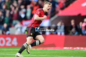 2024-04-21 - Manchester United forward Rasmus Hojlund (11) celebrates scoring the decisive penalty during the English Cup, FA Cup, semi-final football match between Coventry City and Manchester United on 21 April 2024 at Wembley Stadium in London, England - FOOTBALL - ENGLISH CUP - COVENTRY V MANCHESTER UNITED - ENGLISH LEAGUE CUP - SOCCER