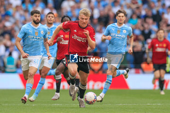 2024-05-25 - Rasmus Hojlund (11) of Manchester United during the English FA Cup, Final football match between Manchester City and Manchester United on 25 May 2024 at Wembley Stadium in London, England - FOOTBALL - ENGLISH CUP - FINAL - MANCHESTER CITY V MANCHESTER UNITED - ENGLISH LEAGUE CUP - SOCCER