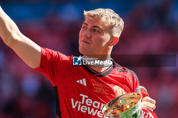 2024-05-25 - Rasmus Hojlund (11) of Manchester United celebrates after the 1-2 victory during the English FA Cup, Final football match between Manchester City and Manchester United on 25 May 2024 at Wembley Stadium in London, England - FOOTBALL - ENGLISH CUP - FINAL - MANCHESTER CITY V MANCHESTER UNITED - ENGLISH LEAGUE CUP - SOCCER