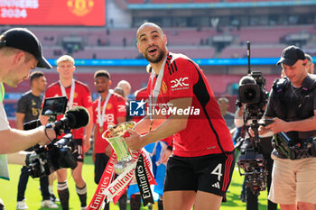 2024-05-25 - Sofyan Amrabat (4) of Manchester United celebrates after the 1-2 victory during the English FA Cup, Final football match between Manchester City and Manchester United on 25 May 2024 at Wembley Stadium in London, England - FOOTBALL - ENGLISH CUP - FINAL - MANCHESTER CITY V MANCHESTER UNITED - ENGLISH LEAGUE CUP - SOCCER