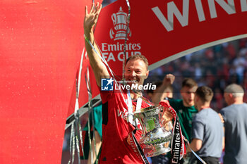 2024-05-25 - Jonny Evans (35) of Manchester United celebrates with the trophy after the 1-2 victory during the English FA Cup, Final football match between Manchester City and Manchester United on 25 May 2024 at Wembley Stadium in London, England - FOOTBALL - ENGLISH CUP - FINAL - MANCHESTER CITY V MANCHESTER UNITED - ENGLISH LEAGUE CUP - SOCCER