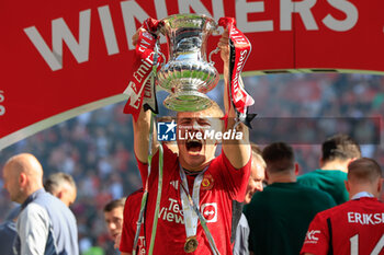 2024-05-25 - Rasmus Hojlund (11) of Manchester United celebrates after the 1-2 victory during the English FA Cup, Final football match between Manchester City and Manchester United on 25 May 2024 at Wembley Stadium in London, England - FOOTBALL - ENGLISH CUP - FINAL - MANCHESTER CITY V MANCHESTER UNITED - ENGLISH LEAGUE CUP - SOCCER