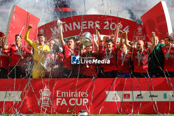 2024-05-25 - Manchester United players celebrate with the trophy after the 1-2 victory during the English FA Cup, Final football match between Manchester City and Manchester United on 25 May 2024 at Wembley Stadium in London, England - FOOTBALL - ENGLISH CUP - FINAL - MANCHESTER CITY V MANCHESTER UNITED - ENGLISH LEAGUE CUP - SOCCER