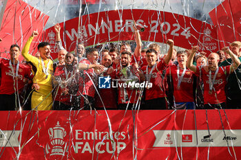 2024-05-25 - Manchester United players celebrate with the trophy after the 1-2 victory during the English FA Cup, Final football match between Manchester City and Manchester United on 25 May 2024 at Wembley Stadium in London, England - FOOTBALL - ENGLISH CUP - FINAL - MANCHESTER CITY V MANCHESTER UNITED - ENGLISH LEAGUE CUP - SOCCER