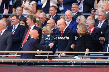 2024-05-25 - Erik ten Hag the Manchester United manager receives a handshake from Avram Glazer after the English FA Cup, Final football match between Manchester City and Manchester United on 25 May 2024 at Wembley Stadium in London, England - FOOTBALL - ENGLISH CUP - FINAL - MANCHESTER CITY V MANCHESTER UNITED - ENGLISH LEAGUE CUP - SOCCER