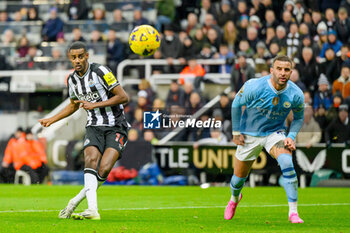 2024-01-13 - Alexander Isak of Newcastle Utd scores the equalising goal 1-1 during the English championship Premier League football match between Newcastle United and Manchester City on 13 January 2024 at St. James' Park in Newcastle, England - FOOTBALL - ENGLISH CHAMP - NEWCASTLE V MANCHESTER CITY - ENGLISH PREMIER LEAGUE - SOCCER