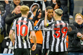 2024-01-13 - Alexander Isak of Newcastle Utd celebrates with Bruno Guimaraes of Newcastle Utd after scoring the equalising goal 1-1 during the English championship Premier League football match between Newcastle United and Manchester City on 13 January 2024 at St. James' Park in Newcastle, England - FOOTBALL - ENGLISH CHAMP - NEWCASTLE V MANCHESTER CITY - ENGLISH PREMIER LEAGUE - SOCCER