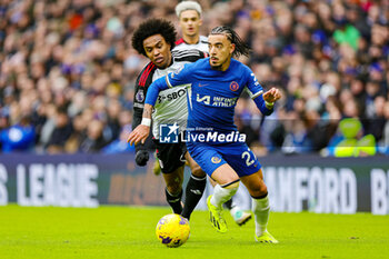 2024-01-14 - Malo Gusto (27) of Chelsea holds off Willian (20) of Fulham during the English championship Premier League football match between Chelsea and Fulham on 13 January 2024 at Stamford Bridge in London, England - FOOTBALL - ENGLISH CHAMP - CHELSEA V FULHAM - ENGLISH PREMIER LEAGUE - SOCCER