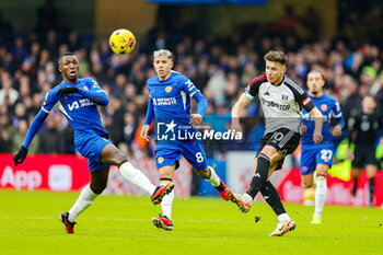 2024-01-14 - Tom Cairney (10) of Fulham during the English championship Premier League football match between Chelsea and Fulham on 13 January 2024 at Stamford Bridge in London, England - FOOTBALL - ENGLISH CHAMP - CHELSEA V FULHAM - ENGLISH PREMIER LEAGUE - SOCCER
