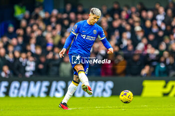 2024-01-14 - Enzo Fernandez (8) of Chelsea during the English championship Premier League football match between Chelsea and Fulham on 13 January 2024 at Stamford Bridge in London, England - FOOTBALL - ENGLISH CHAMP - CHELSEA V FULHAM - ENGLISH PREMIER LEAGUE - SOCCER