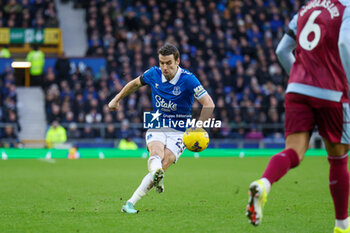 2024-01-14 - Everton defender Seamus Coleman during the English championship Premier League football match between Everton and Aston Villa on 14 January 2024 at Goodison Park in Liverpool, England - FOOTBALL - ENGLISH CHAMP - EVERTON V ASTON VILLA - ENGLISH PREMIER LEAGUE - SOCCER