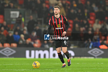 2024-01-21 - Chris Mepham (6) of AFC Bournemouth during the English championship Premier League football match between Bournemouth and Liverpool on 21 January 2024 at the Vitality Stadium in Bournemouth, England - FOOTBALL - ENGLISH CHAMP - BOURNEMOUTH V LIVERPOOL - ENGLISH PREMIER LEAGUE - SOCCER