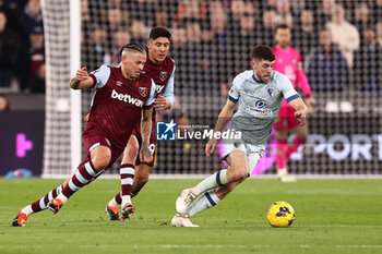 2024-02-01 - Ryan Christie of Bournemouth and Kalvin Phillips of West Ham during the English championship Premier League football match between West Ham United and Bournemouth on 1 February 2024 at the London Stadium in London, England - FOOTBALL - ENGLISH CHAMP - WEST HAM V BOURNEMOUTH - ENGLISH PREMIER LEAGUE - SOCCER