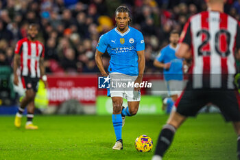 2024-02-05 - Nathan Ake (6) of Manchester City during the English championship Premier League football match between Brentford and Manchester City on 5 February 2024 at Gtech Community Stadium in Brentford, England - FOOTBALL - ENGLISH CHAMP - BRENTFORD V MANCHESTER CITY - ENGLISH PREMIER LEAGUE - SOCCER