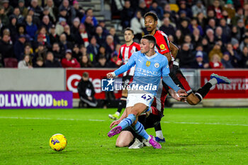 2024-02-05 - Phil Foden (47) of Manchester City scores a hatrick 1-3 during the English championship Premier League football match between Brentford and Manchester City on 5 February 2024 at Gtech Community Stadium in Brentford, England - FOOTBALL - ENGLISH CHAMP - BRENTFORD V MANCHESTER CITY - ENGLISH PREMIER LEAGUE - SOCCER