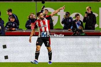 2024-02-05 - Neal Maupay (7) of Brentford scores a goal and celebrates 1-0 during the English championship Premier League football match between Brentford and Manchester City on 5 February 2024 at Gtech Community Stadium in Brentford, England - FOOTBALL - ENGLISH CHAMP - BRENTFORD V MANCHESTER CITY - ENGLISH PREMIER LEAGUE - SOCCER