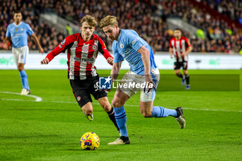 2024-02-05 - Kevin De Bruyne (17) of Manchester City and Mads Roerslev of Brentford during the English championship Premier League football match between Brentford and Manchester City on 5 February 2024 at Gtech Community Stadium in Brentford, England - FOOTBALL - ENGLISH CHAMP - BRENTFORD V MANCHESTER CITY - ENGLISH PREMIER LEAGUE - SOCCER