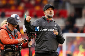 2024-02-17 - Liverpool Manager Jurgen Klopp during the English championship Premier League football match between Brentford and Liverpool on 17 February 2024 at Gtech Community Stadium in Brentford, England - FOOTBALL - ENGLISH CHAMP - BRENTFORD V LIVERPOOL - ENGLISH PREMIER LEAGUE - SOCCER