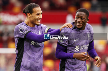 2024-02-17 - Ibrahima Konaté of Liverpool and Virgil van Dijk of Liverpool celebrate at full-time during the English championship Premier League football match between Brentford and Liverpool on 17 February 2024 at Gtech Community Stadium in Brentford, England - FOOTBALL - ENGLISH CHAMP - BRENTFORD V LIVERPOOL - ENGLISH PREMIER LEAGUE - SOCCER