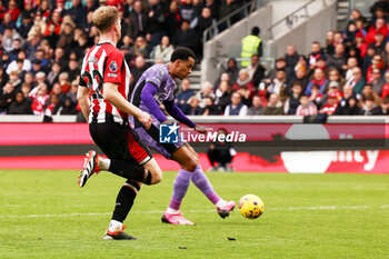 2024-02-17 - Cody Gakpo of Liverpool scores a goal 1-4 during the English championship Premier League football match between Brentford and Liverpool on 17 February 2024 at Gtech Community Stadium in Brentford, England - FOOTBALL - ENGLISH CHAMP - BRENTFORD V LIVERPOOL - ENGLISH PREMIER LEAGUE - SOCCER