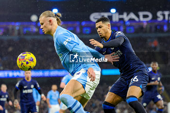 2024-02-18 - Erling Haaland (9) of Manchester City and Levi Colwill (26) of Chelsea during the English championship Premier League football match between Manchester City and Chelsea on 17 February 2024 at the Etihad Stadium in Manchester, England - FOOTBALL - ENGLISH CHAMP - MANCHESTER CITY V CHELSEA - ENGLISH PREMIER LEAGUE - SOCCER